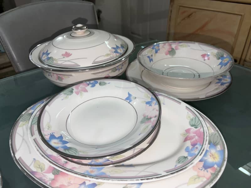 Dinner set 4