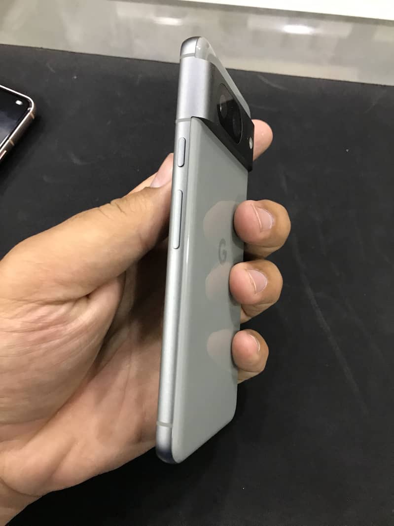Google Pixel 8 3