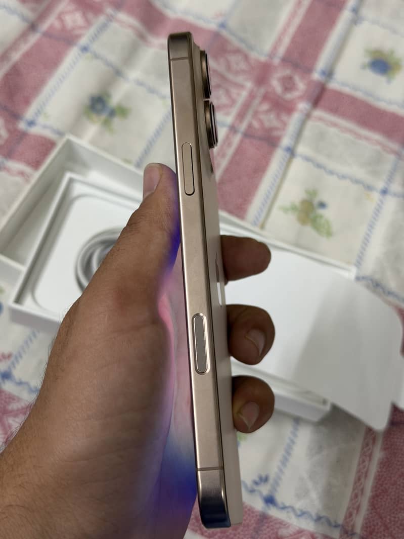 Iphone 16 Pro Max 9
