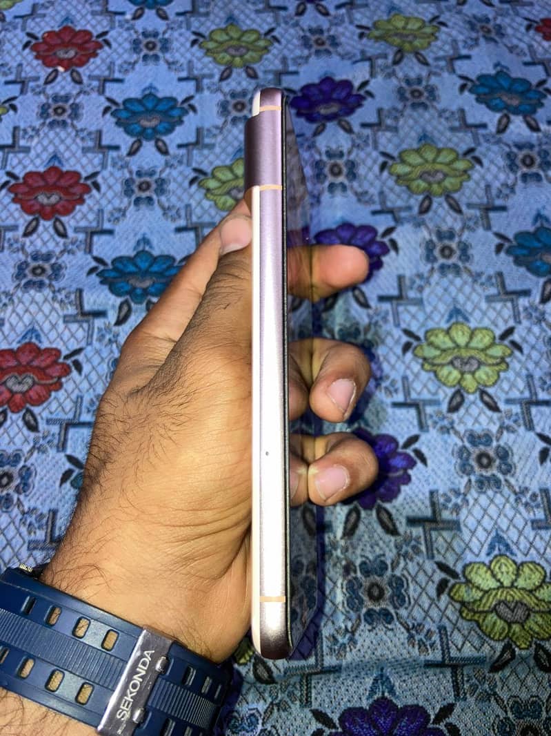 Google Pixel 8 4