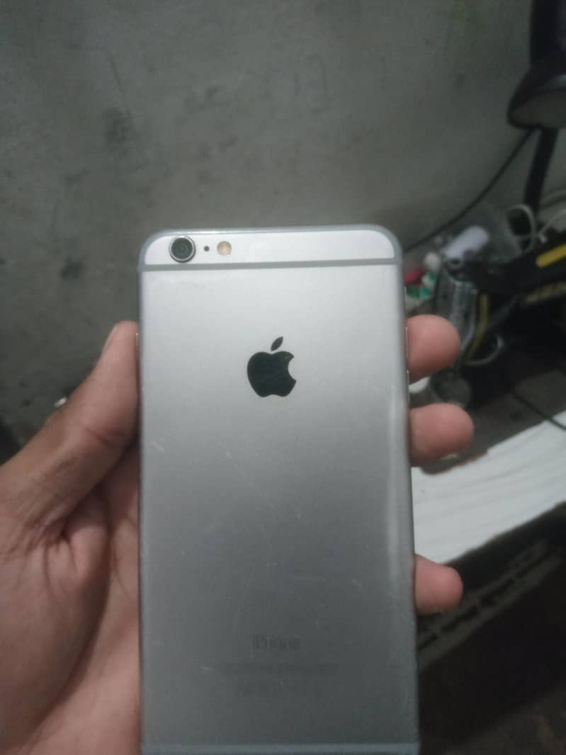Apple iPhone 6 Plus 1