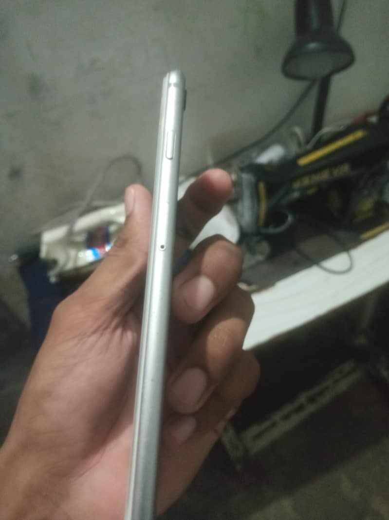Apple iPhone 6 Plus 4