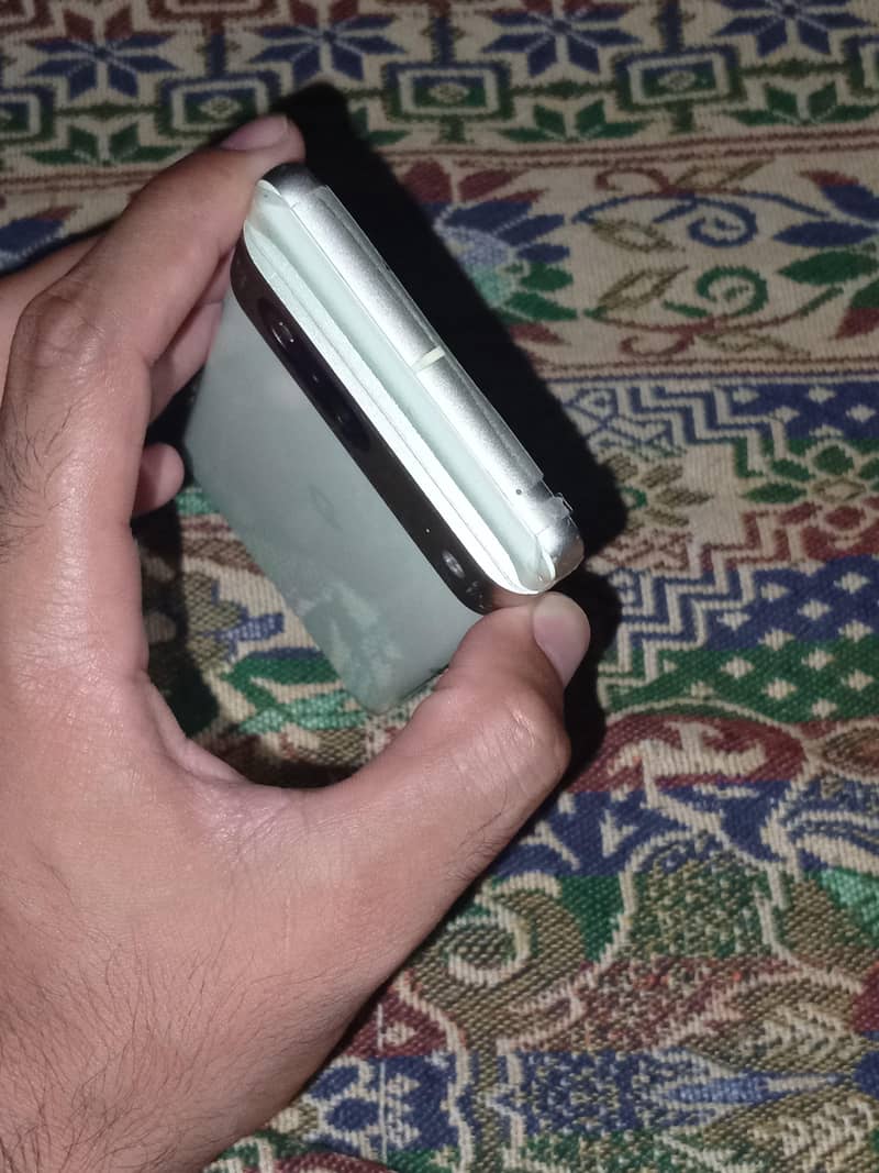 Google Pixel 7 4