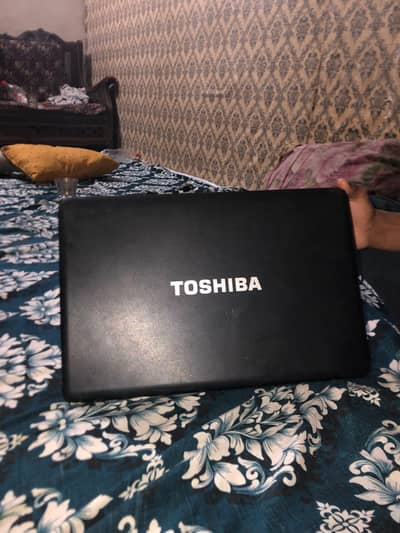 Toshiba company ka laptop sale karna hai