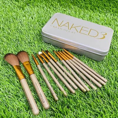 makeup brush in just 700 contact