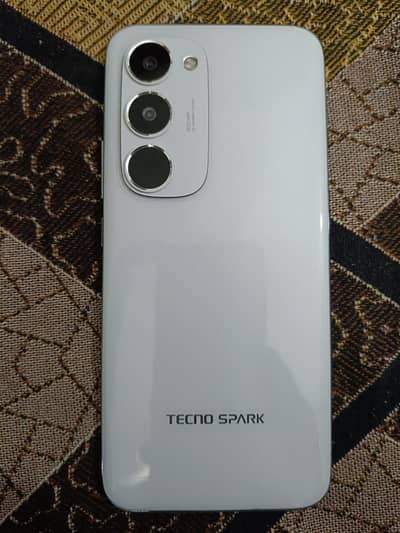 Tecno spark 40 pro + with box charger