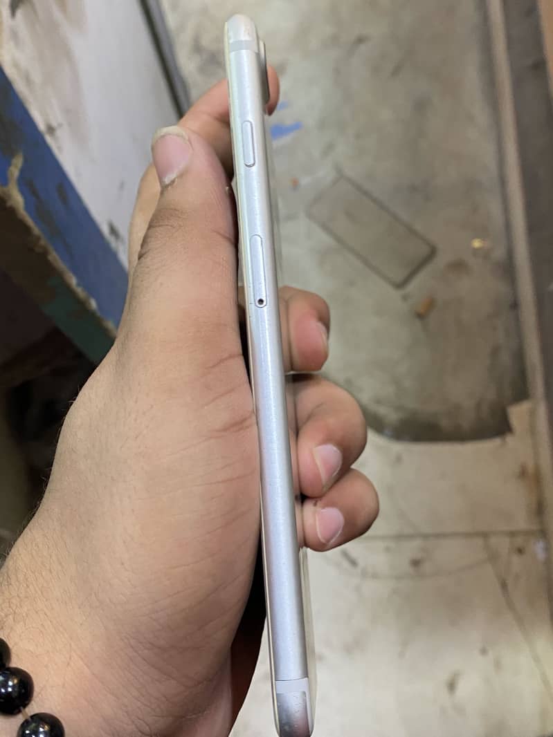Apple iPhone 7 Plus 4