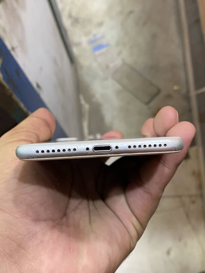 Apple iPhone 7 Plus 6