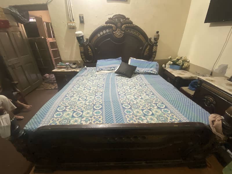 King Size bed 0