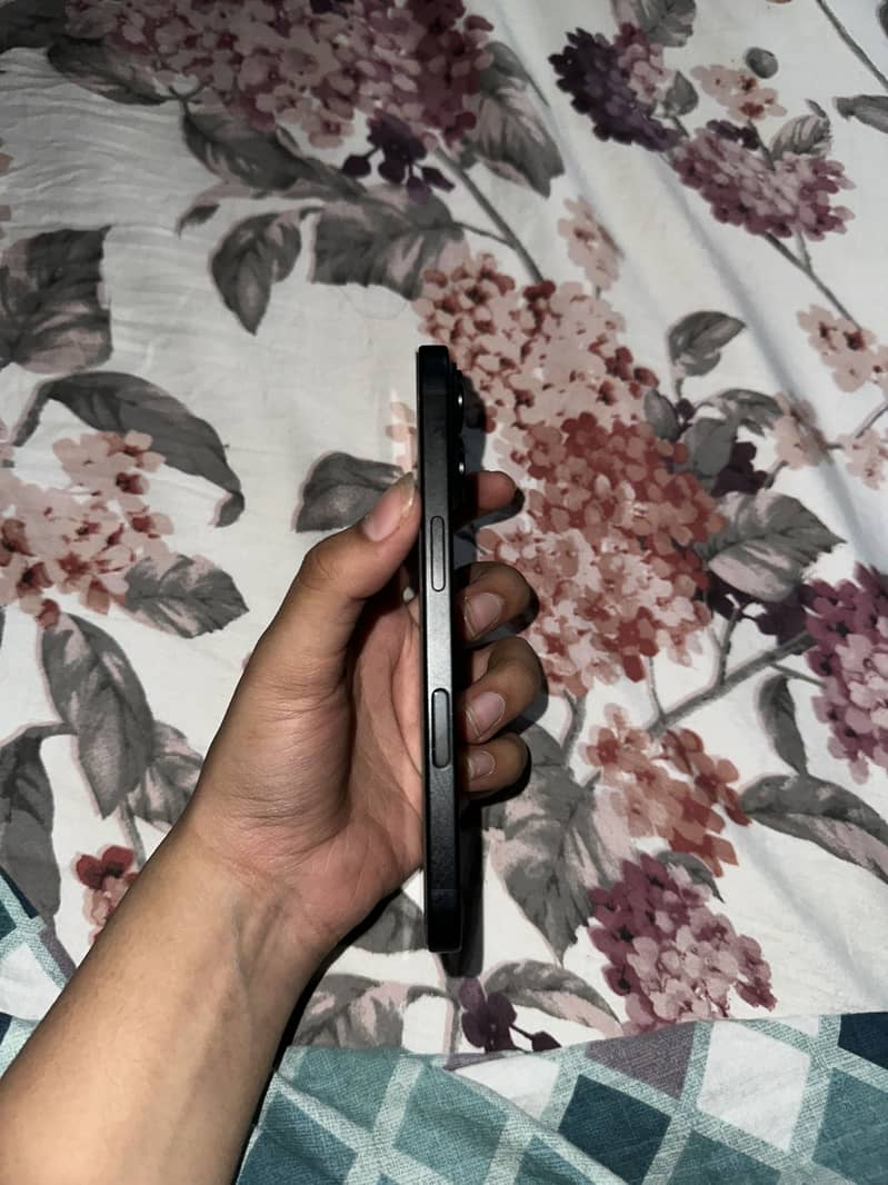 Apple iPhone 16 1
