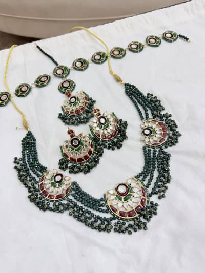 Customised Kundan Bridal Emerald Set with seesh patti