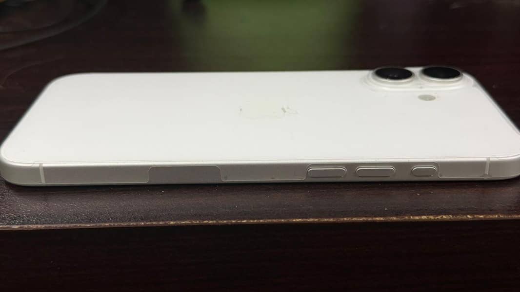 Apple iPhone 16 Plus 0