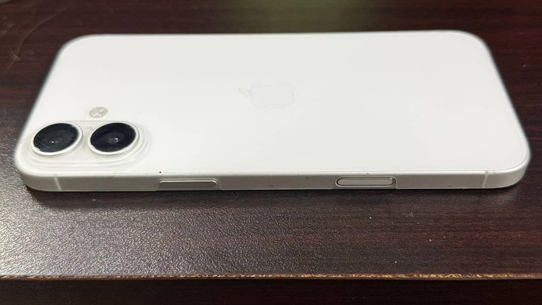 Apple iPhone 16 Plus 2
