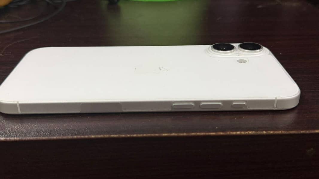 Apple iPhone 16 Plus 5