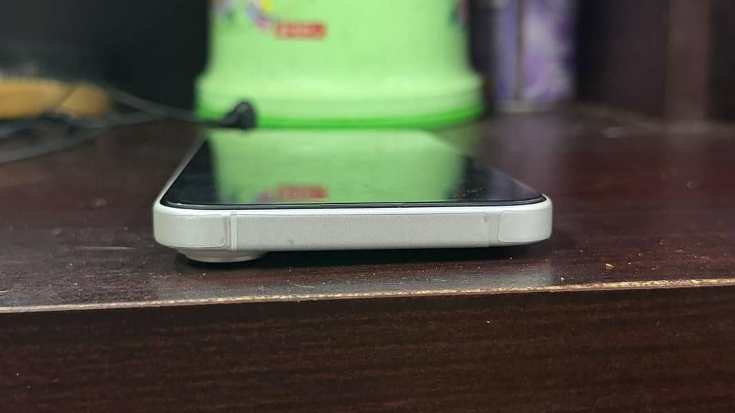 Apple iPhone 16 Plus 10
