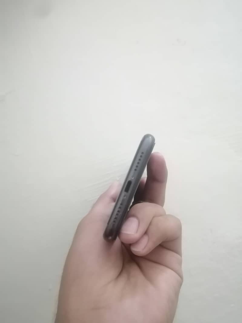 iPhone 11 3