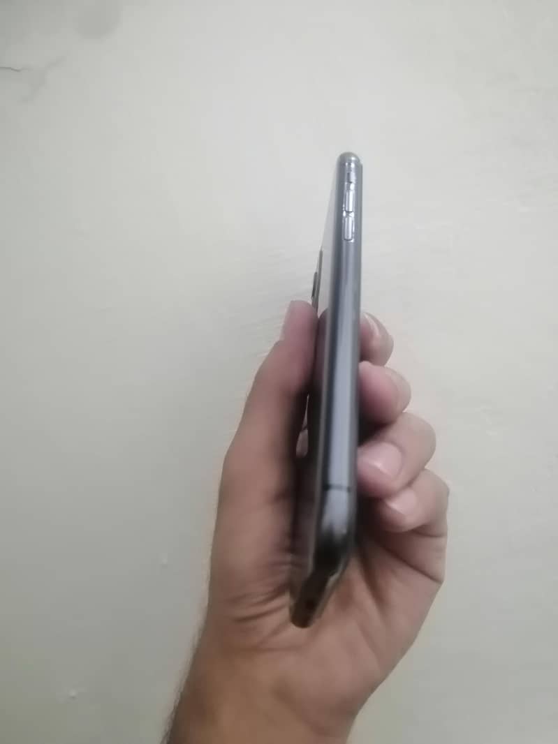 iPhone 11 5