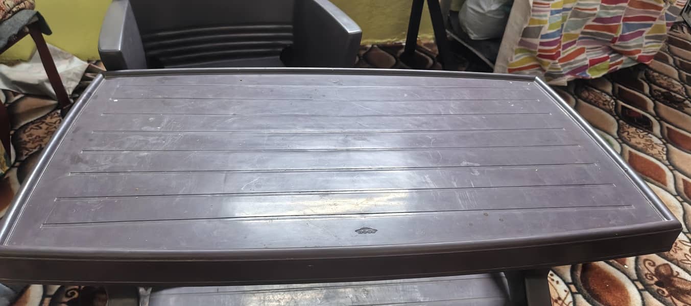 plastic table 1