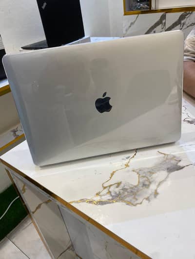 MacBook Air 2020 i5 16GB RAM 512GB SSD