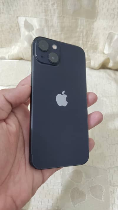iPhone 13 10/10 scratch less with box