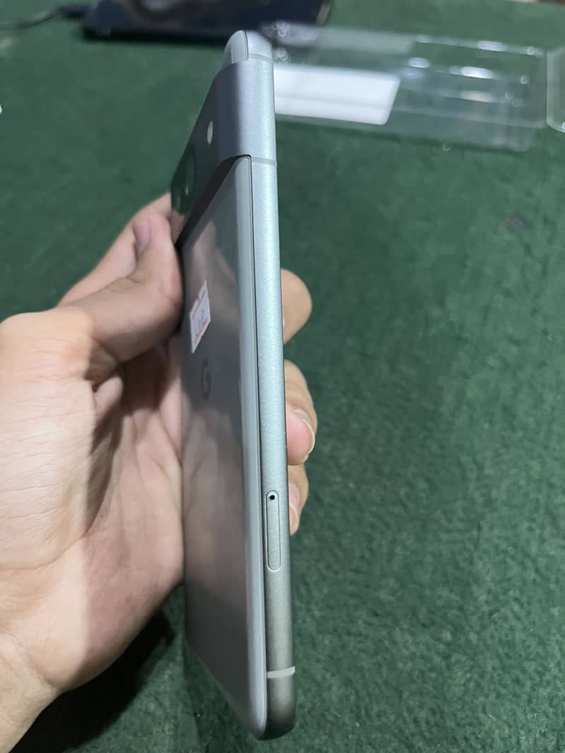 Google Pixel 8 4