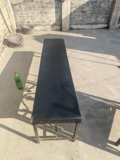 5 seater iron bench good condition 10 by 9