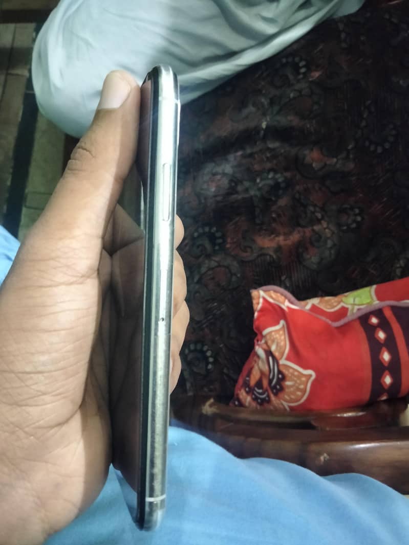Apple iPhone X 3