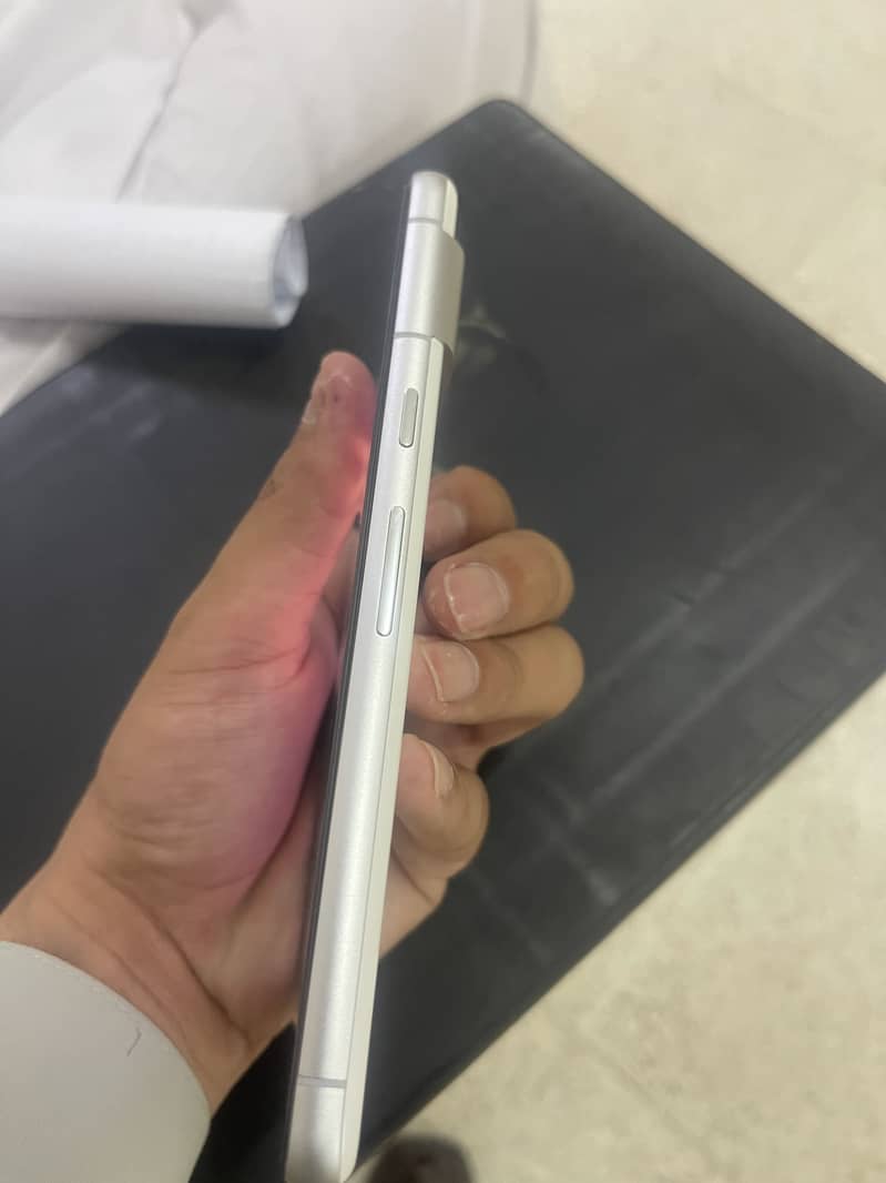 Google Pixel 7 4