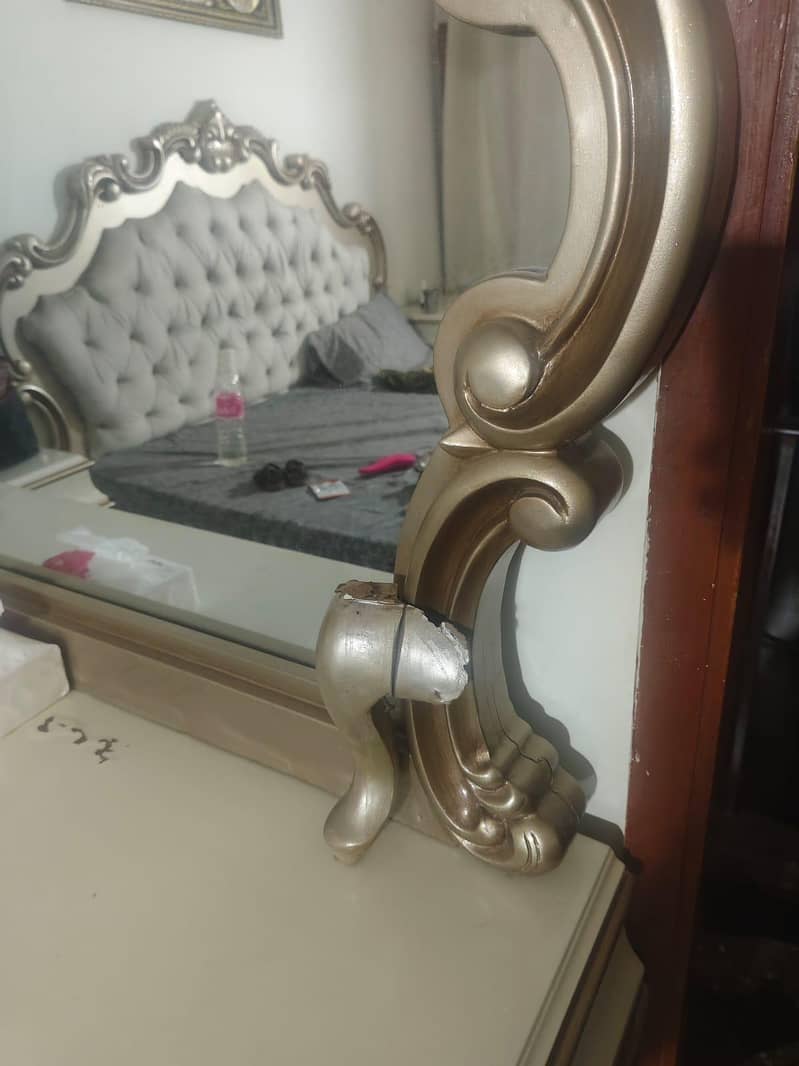 Dressing Table 3
