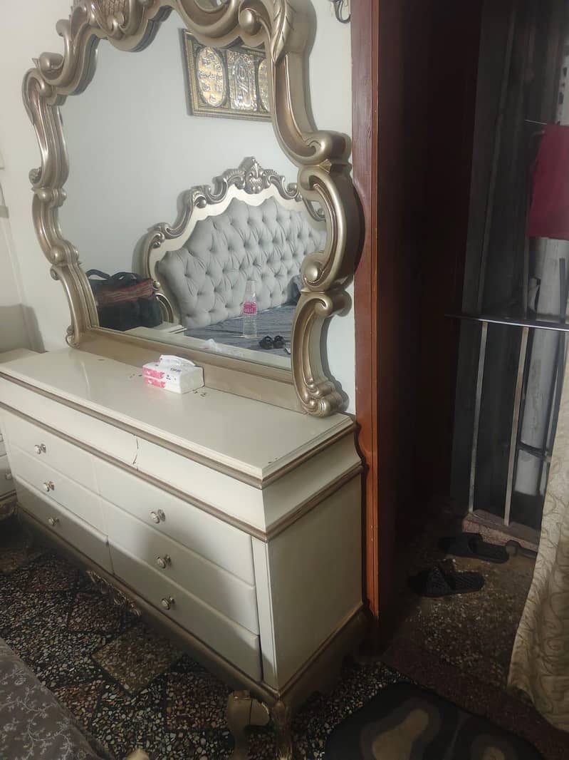 Dressing Table 4