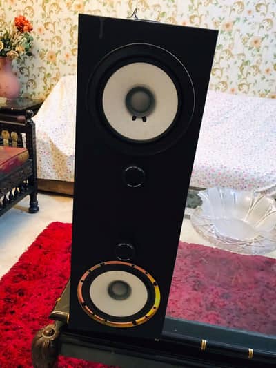 6 inch double woofer speaker in new condition serious buyer contact me