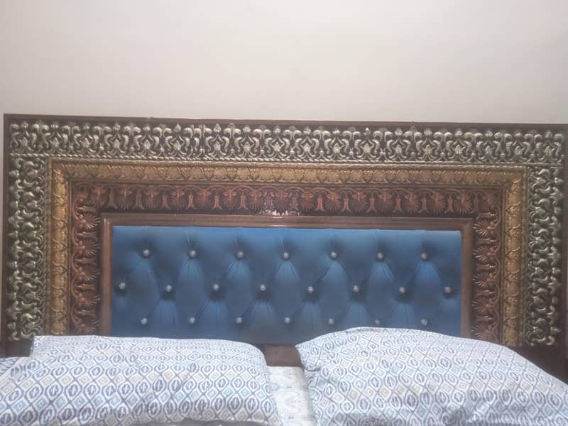 King bed 0