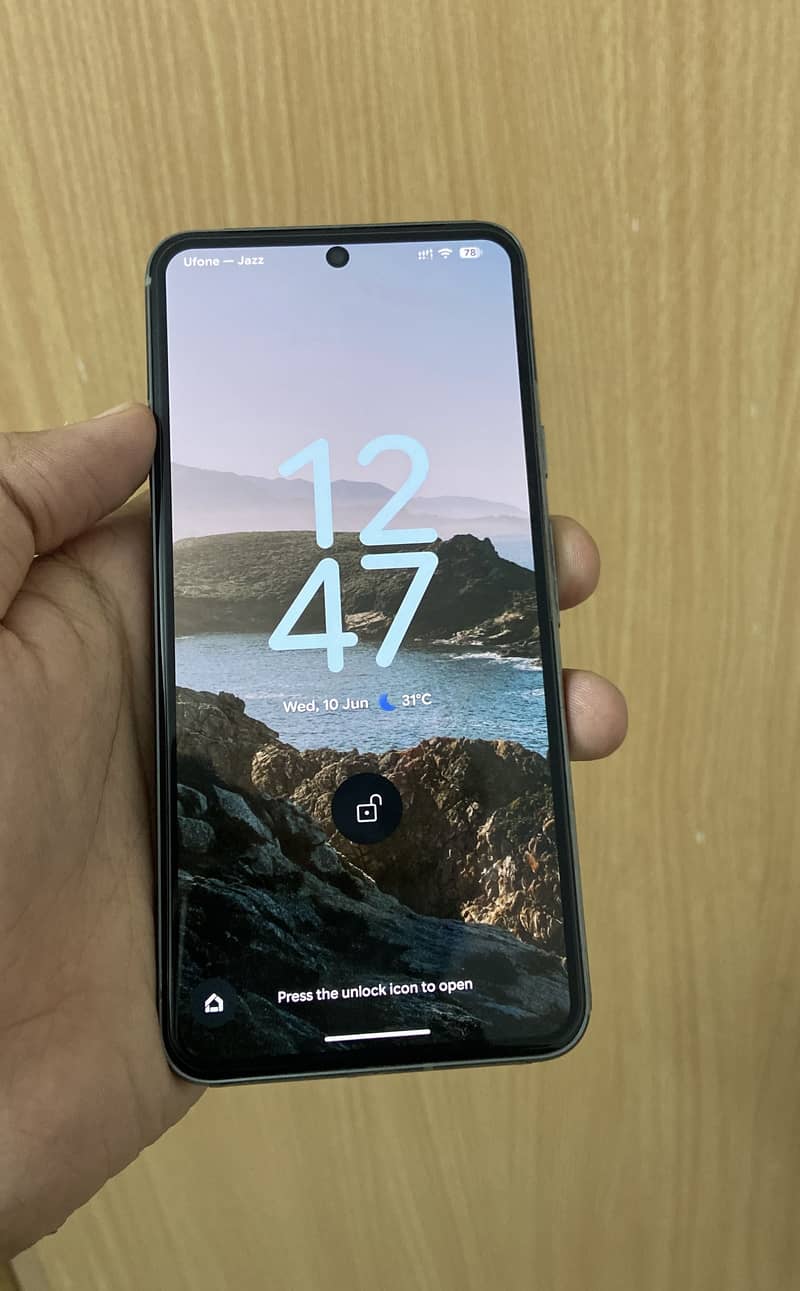Google Pixel 8 4