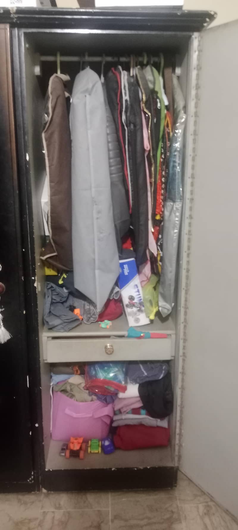 wardrobe 0