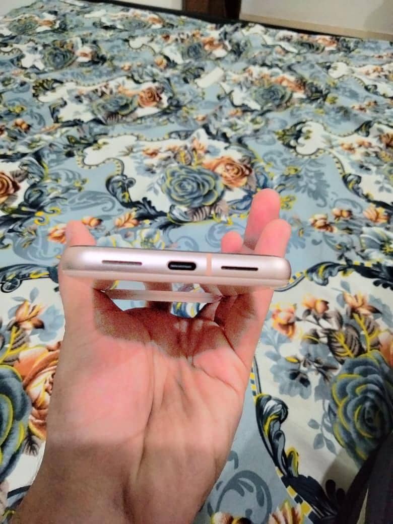 Google pixel 8 4