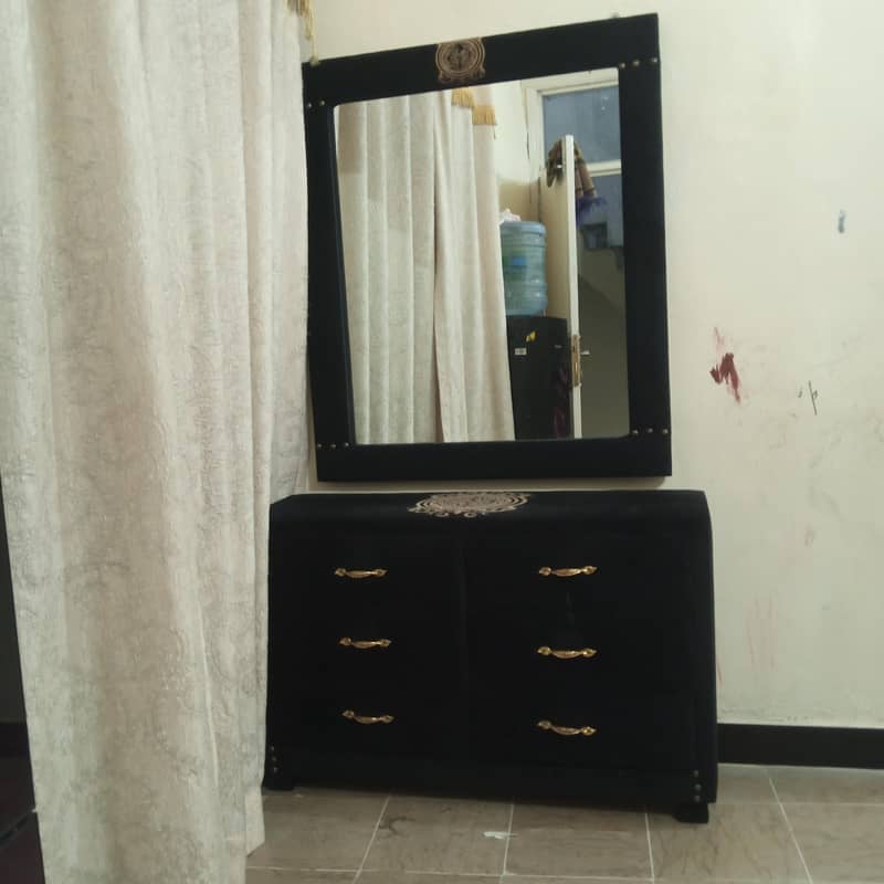 Bed set with dressing 4