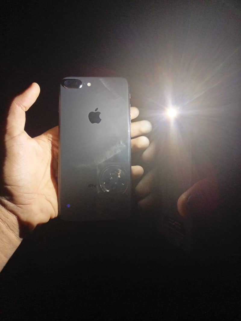 Apple iPhone 8 Plus 5