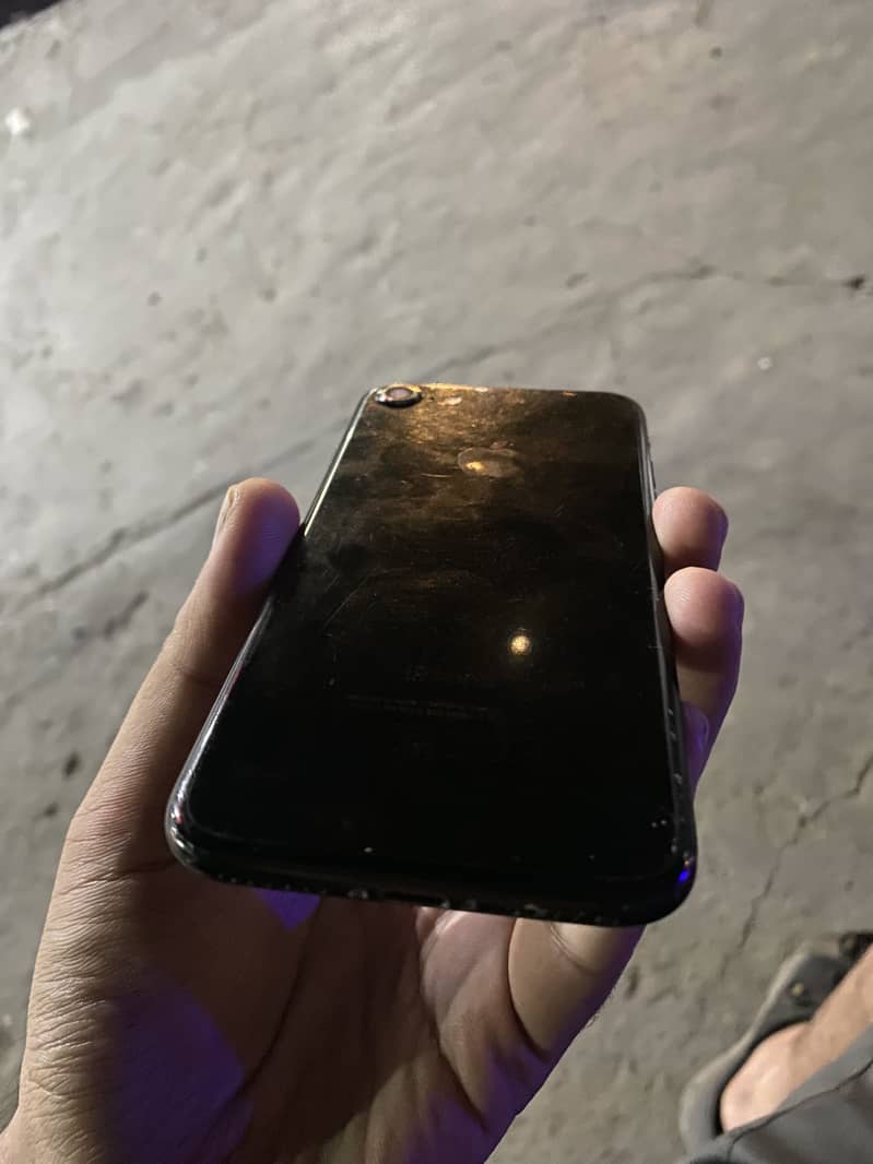 Apple iPhone 7 with  no battery 1