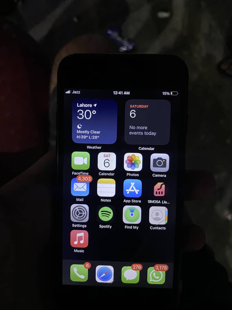 Apple iPhone 7 with  no battery 3