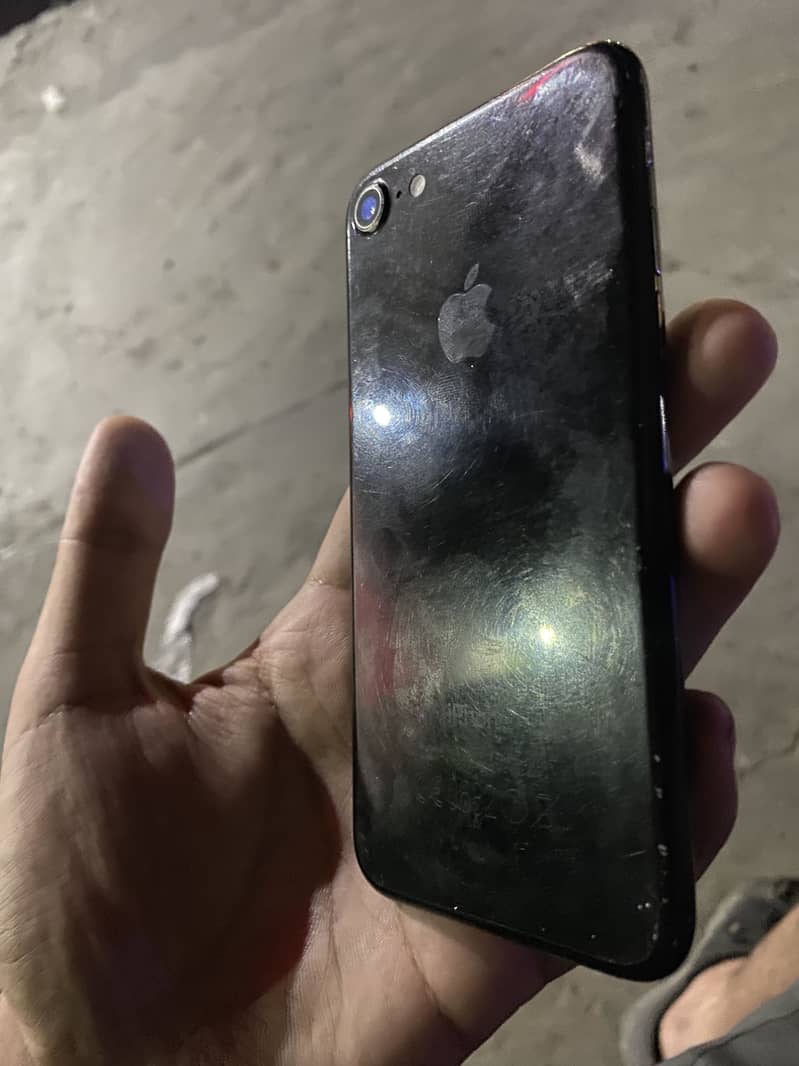 Apple iPhone 7 with  no battery 4