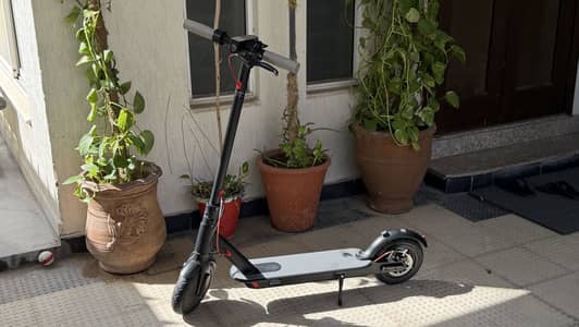 “For Sale: Premium Electric Scooter (40cc) imported from Dubai!