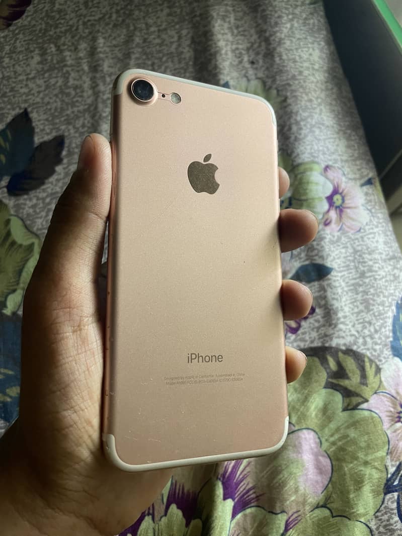 Apple iPhone 7 0
