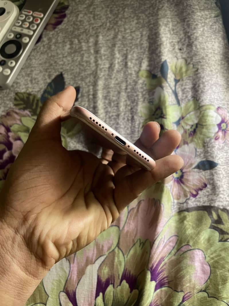 Apple iPhone 7 2