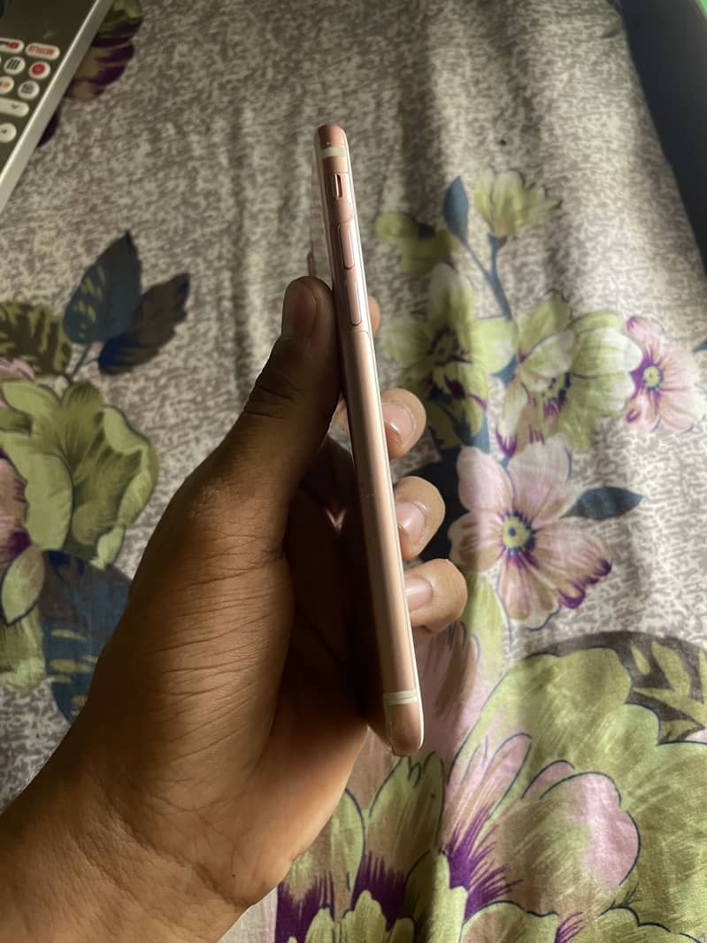 Apple iPhone 7 3