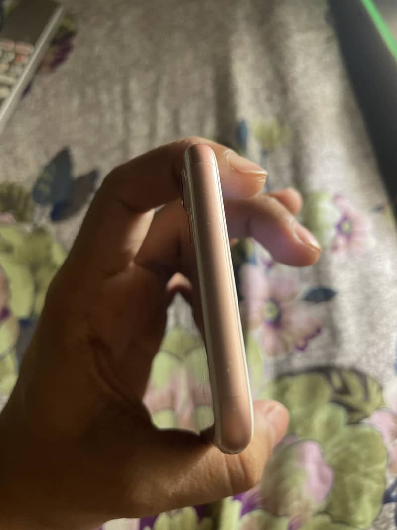 Apple iPhone 7 4