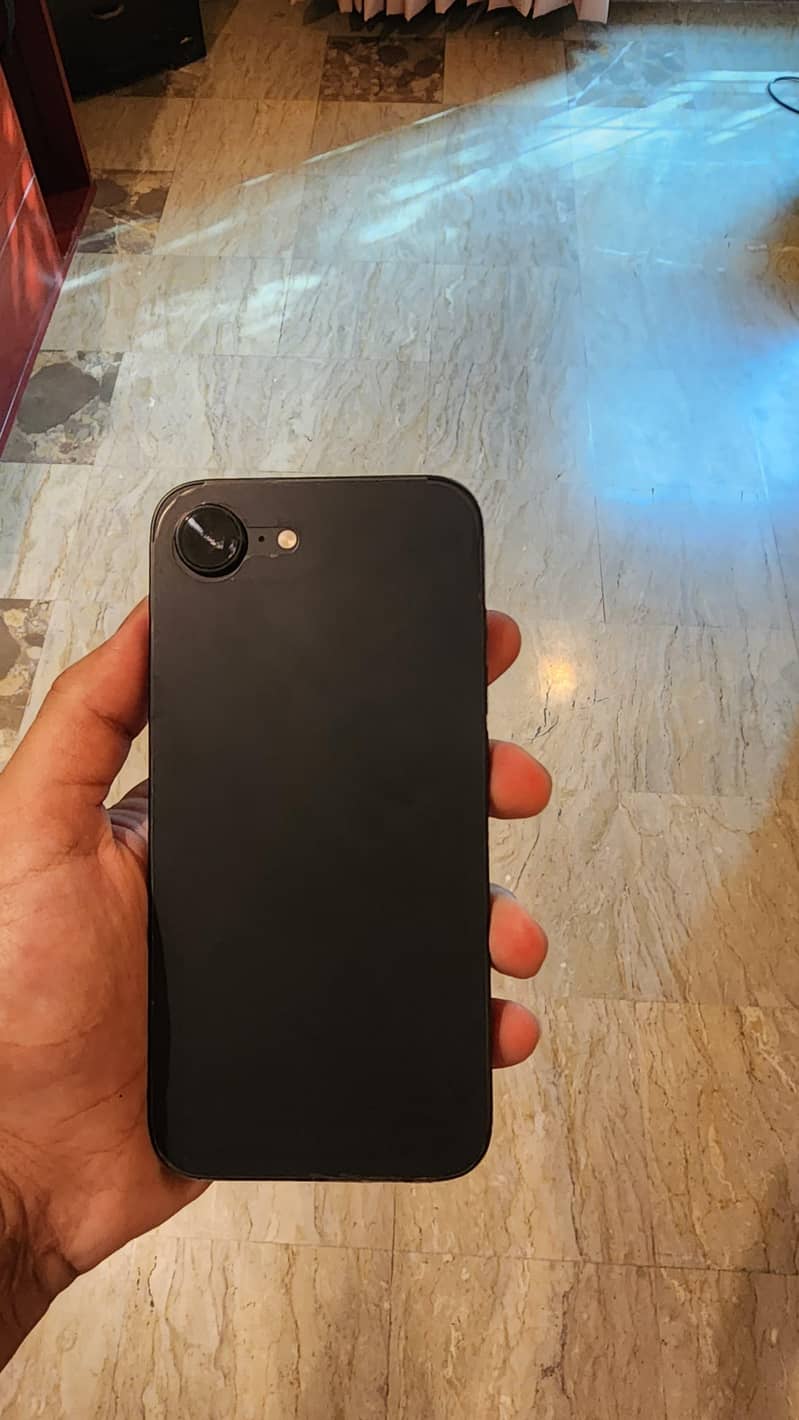 Apple iPhone 16e 2