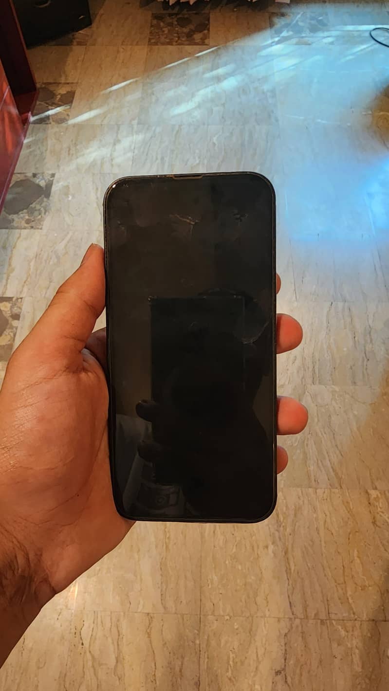 Apple iPhone 16e 3
