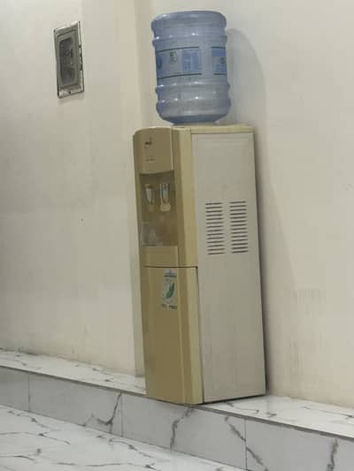 Homage whater dispenser