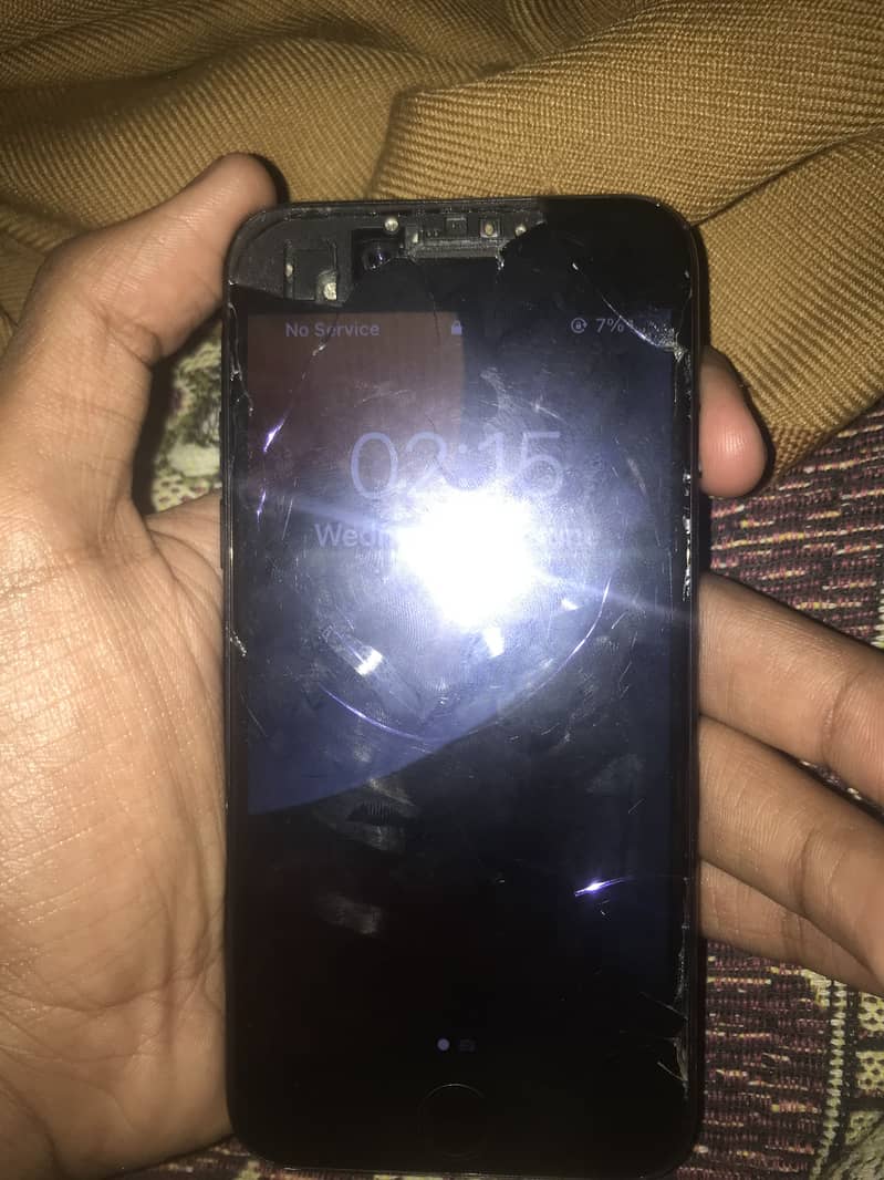 Apple iPhone 7 0