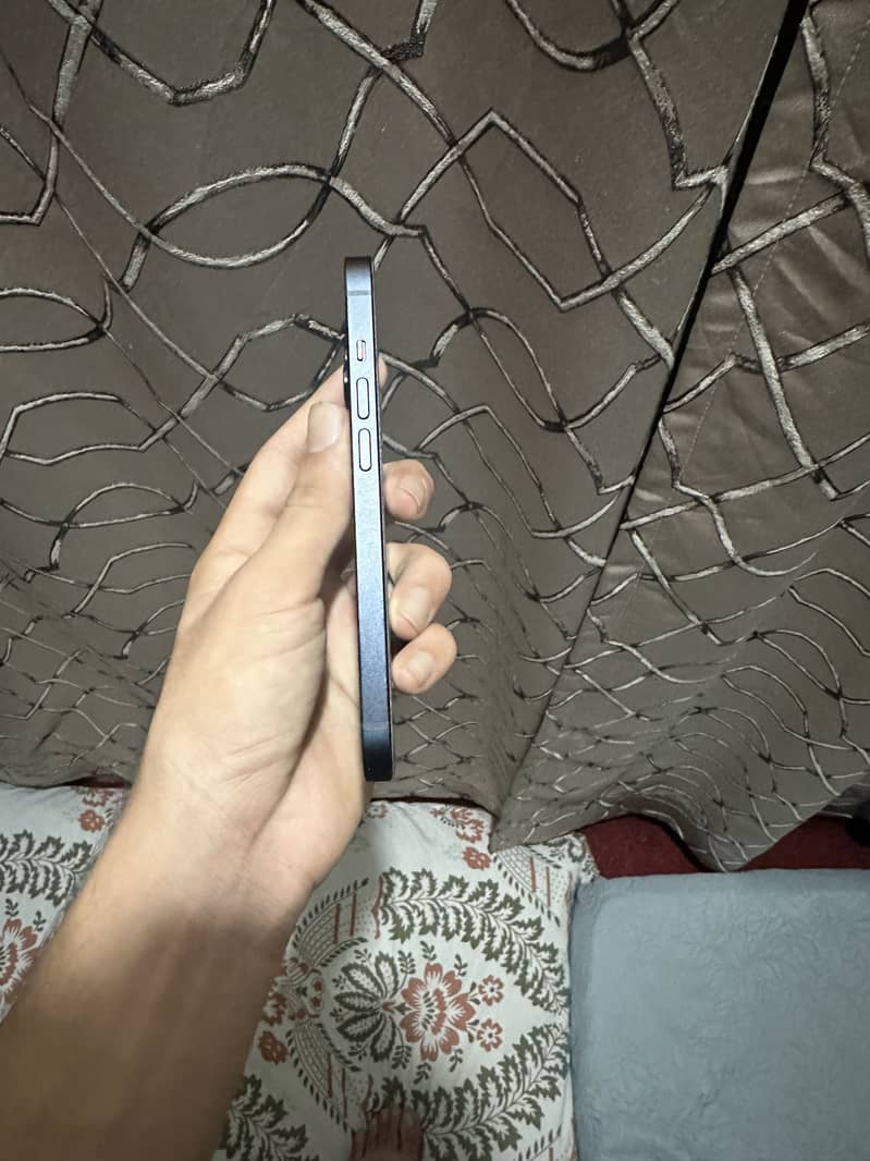 iPhone 14 3